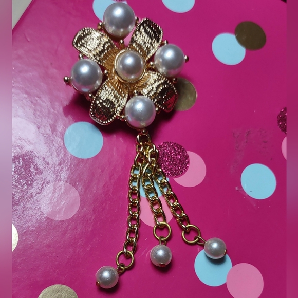 Pearl Pointe Fashion Brooch - Picture 3 of 13